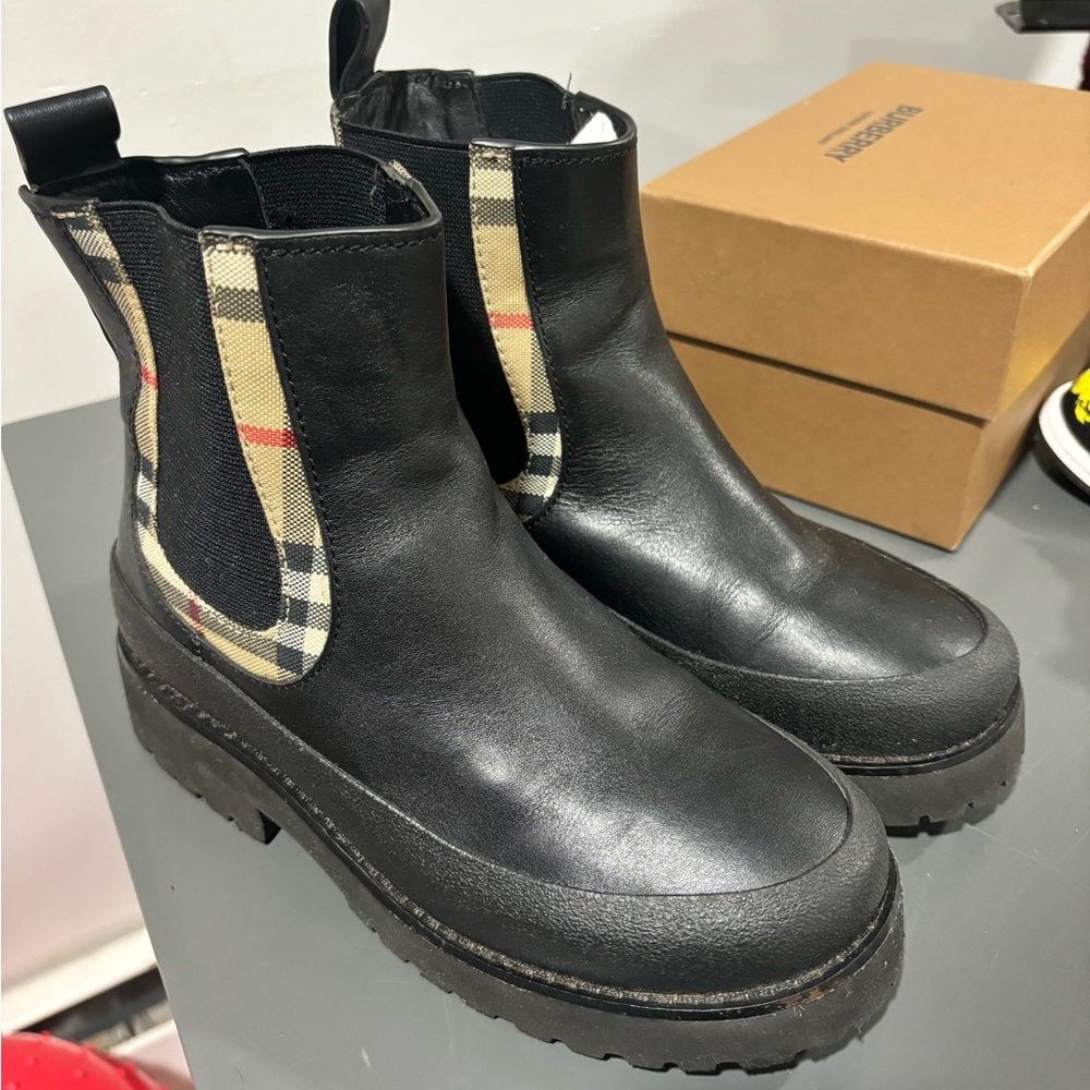 Girls Burberry boots